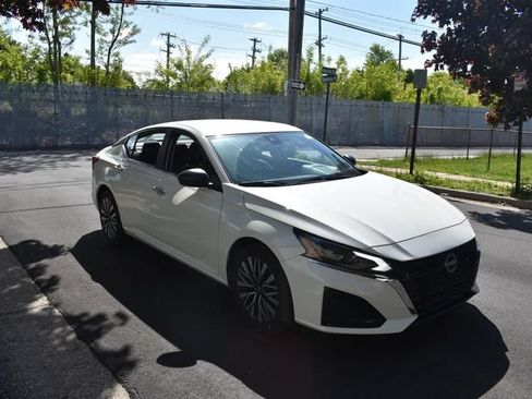 Used 2025 Nissan Altima 2.5 SV FWD image 4