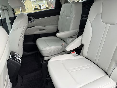 Used 2023 Kia Sorento SX image 31