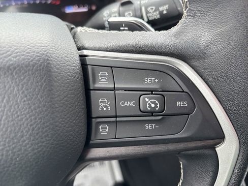 Used 2022 Jeep Grand Cherokee L Limited image 13