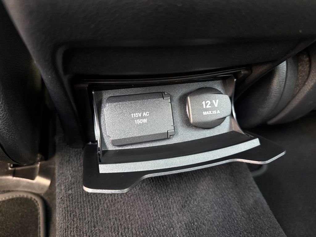 Used 2019 Mercedes-Benz GLC 300 4MATIC image 29