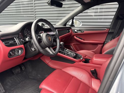 Certified 2025 Porsche Macan GTS AWD/4WD image 10