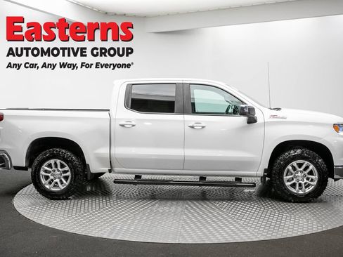 Used 2023 Chevrolet Silverado 1500 LT AWD/4WD image 4