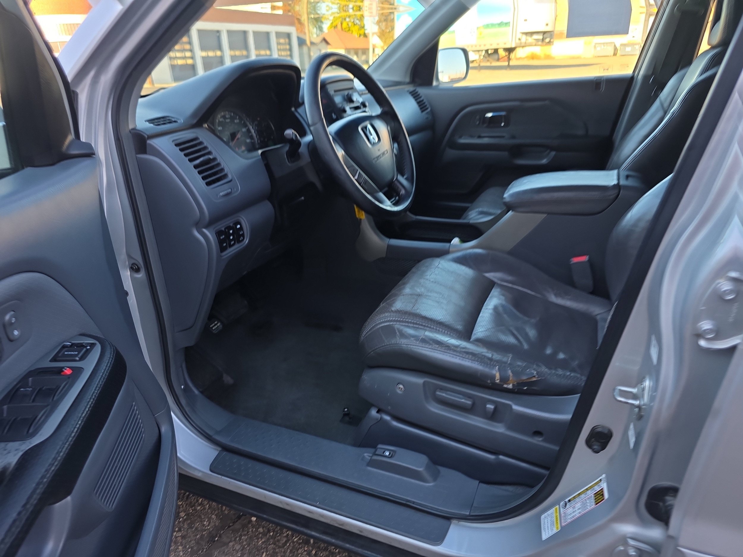 Used 2005 Honda Pilot EX-L image 2