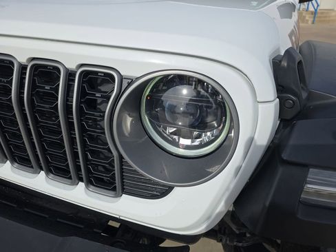 Used 2024 Jeep Wrangler Unlimited Rubicon AWD/4WD image 31