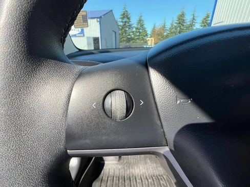 Used 2020 Tesla Model 3 Standard Range Plus RWD image 23
