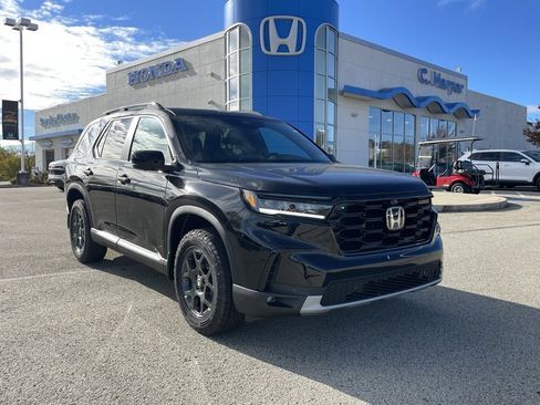 New 2025 Honda Pilot TrailSport image 1