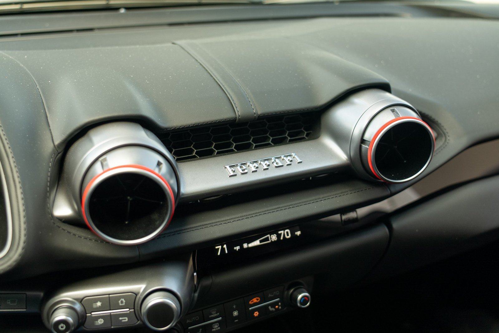 Used 2020 Ferrari 812 Superfast RWD image 46