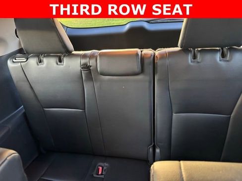 Used 2022 Toyota Highlander XLE AWD/4WD image 8