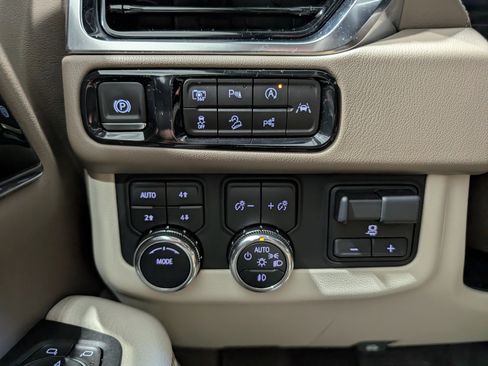 Used 2025 GMC Yukon Denali w/ Denali Reserve Package AWD/4WD image 24
