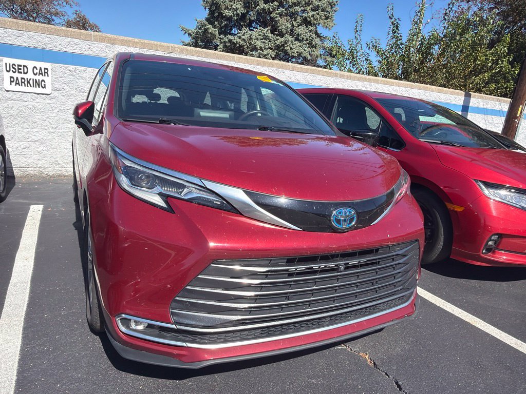 Used 2021 Toyota Sienna Platinum AWD/4WD image 5