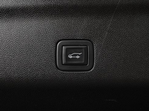 Used 2023 GMC Yukon Denali image 14