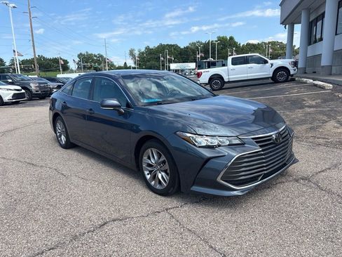 Used 2022 Toyota Avalon XLE w/ Moonroof Package FWD image 1