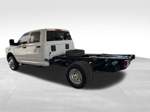 Used 2025 RAM 3500 Tradesman w/ Chrome Appearance Group image 4