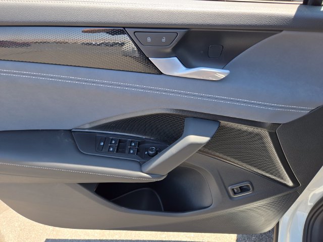 New 2026 Volkswagen Tiguan SE R-Line FWD image 10