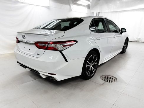 Used 2020 Toyota Camry SE FWD image 5