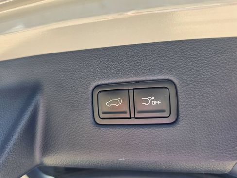 Certified 2025 Kia Carnival SX Prestige FWD image 16