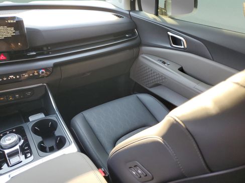 New 2026 Kia Carnival EX FWD image 15