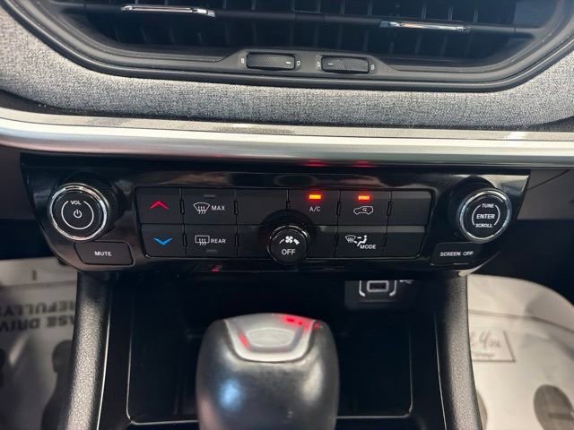 Used 2024 Jeep Compass Latitude AWD/4WD image 17