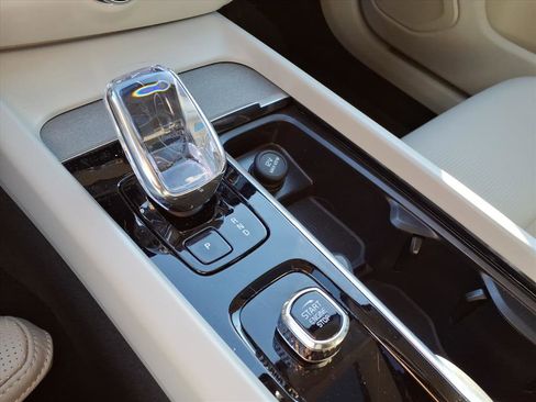 Certified 2026 Volvo V60 B5 Cross Country Ultra w/ Protection Package Premier image 19