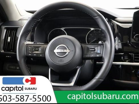 Used 2025 Nissan Pathfinder SL w/ SL Premium Package AWD/4WD image 17