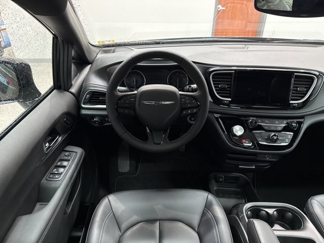 New 2026 Chrysler Pacifica Select w/ S Appearance Package FWD image 40