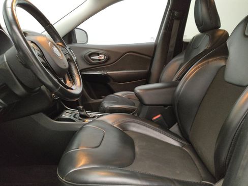 Used 2020 Jeep Cherokee Latitude Plus FWD image 17