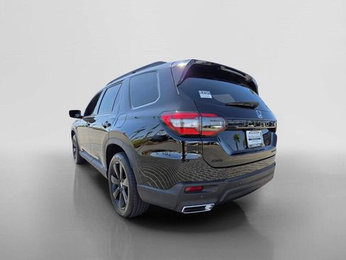 Used 2025 Honda Pilot Black Edition image 3
