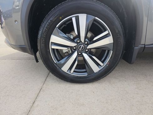 Used 2023 Nissan Rogue SL w/ SL Premium Package image 29