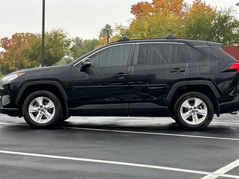 Used 2020 Toyota RAV4 XLE image 9