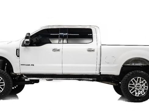 Used 2017 Ford F250 Lariat image 6