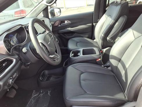 New 2026 Chrysler Pacifica Select FWD image 14