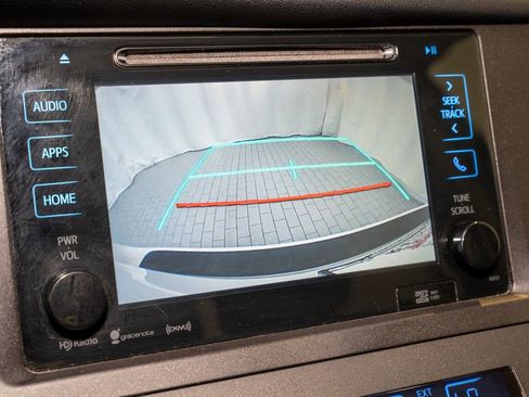 Used 2017 Toyota Sienna SE Premium image 16