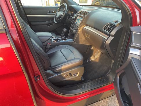 Used 2018 Ford Explorer XLT w/ Equipment Group 202A image 24