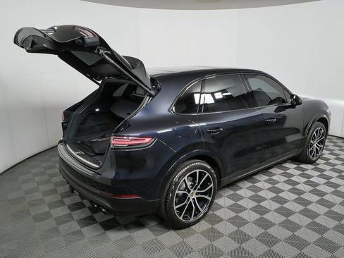 Certified 2023 Porsche Cayenne Platinum Edition image 31