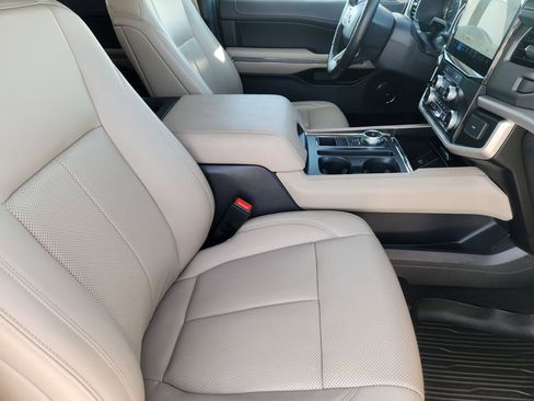 Used 2024 Ford Expedition Max XLT image 14