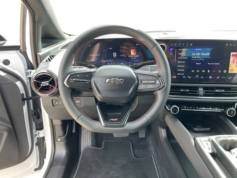New 2025 Chevrolet Equinox EV RS w/ Convenience Package II image 12