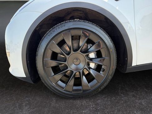 Used 2023 Tesla Model Y AWD image 9
