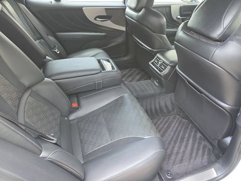 Used 2018 Lexus LS 500 F Sport w/ Accessory Package (Z1) RWD image 25