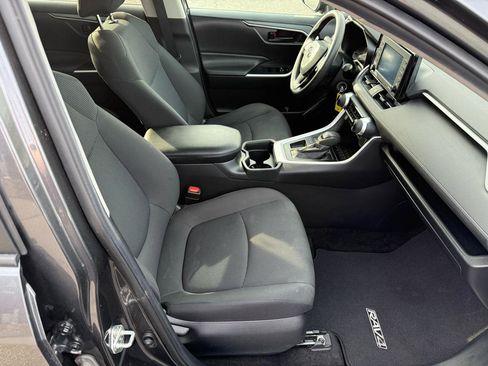 Used 2020 Toyota RAV4 LE image 16