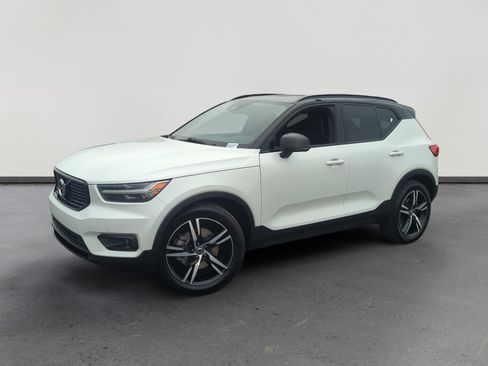 Used 2021 Volvo XC40 T5 R-Design w/ Climate Package image 1