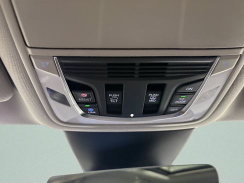 Used 2023 Acura MDX FWD image 32