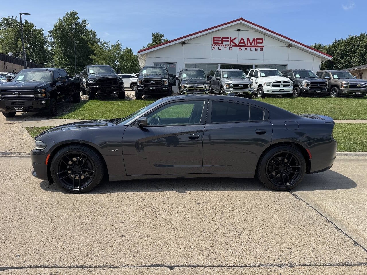Used 2017 Dodge Charger R/T RWD image 2