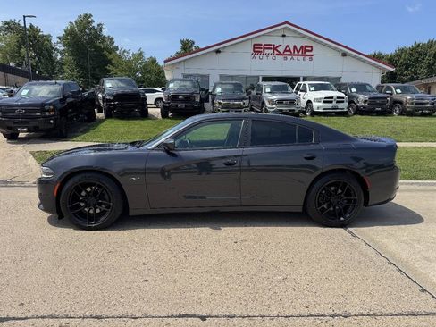 Used 2017 Dodge Charger R/T RWD image 2