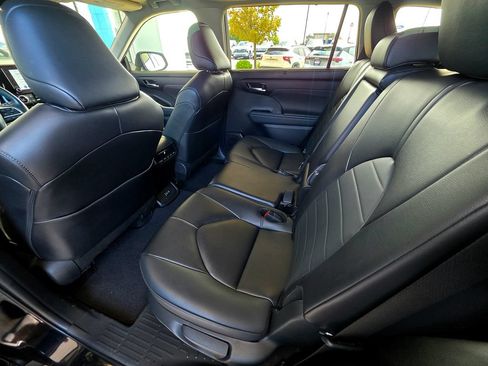 Used 2024 Toyota Highlander Limited AWD/4WD image 55