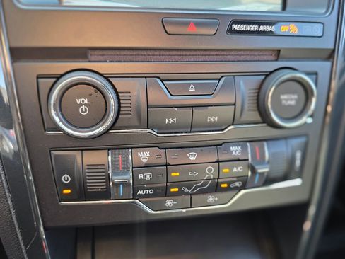 Used 2018 Ford Explorer XLT w/ Equipment Group 201A FWD image 31