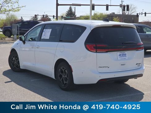 Used 2024 Chrysler Pacifica Limited FWD image 14