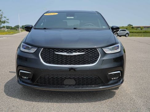Used 2026 Chrysler Pacifica Select FWD image 2
