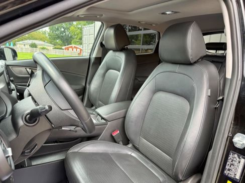Used 2021 Hyundai Kona Limited FWD image 12