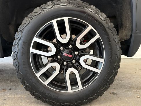 Used 2023 GMC Sierra 1500 AT4 w/ AT4 Premium Package AWD/4WD image 9