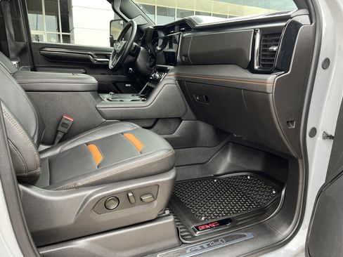 Used 2025 GMC Sierra 2500 AT4 w/ AT4 Premium Plus Package image 17